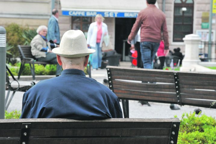 Muškarac i žena prevarili su starca krivotvorivši ugovor o doživotnom uzdržavanju  / Snimio Sergej DRECHSLER