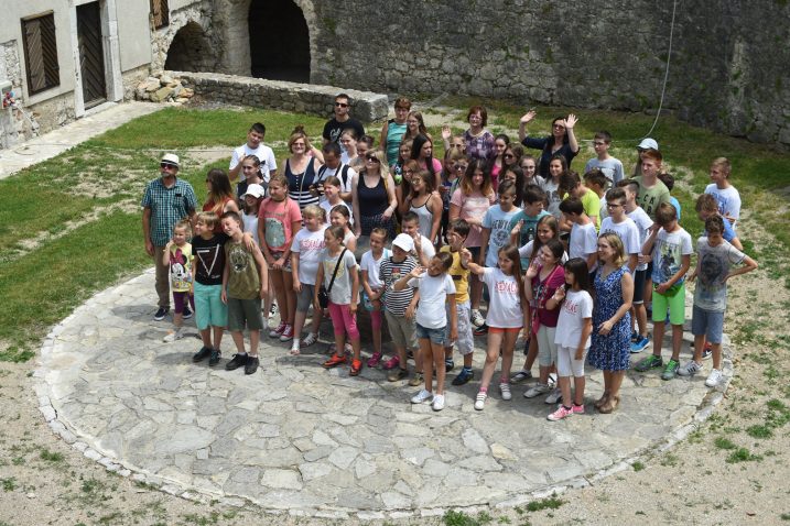 U sklopu programa Darovani je i edukativni izlet »Na tragih naših starih«, kojega svake godine Katedra provodi u suradnji s jednim gradom partnerom, a upravo je Grad Ozalj prošle godine postao Katedrin grad partner / Snimio Marin ANIČIĆ