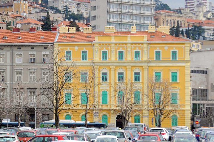Fasada zgrade na Šetalištu Andrije Kačića Miošića 4 obnovljena sredstvima spomeničke rente / Foto Vedran KARUZA