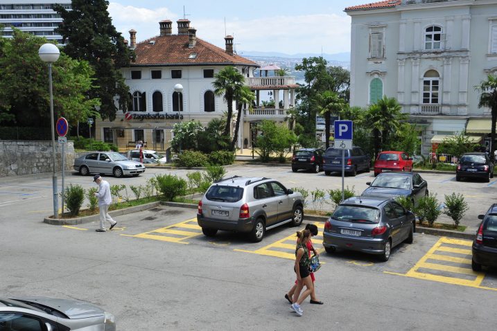 Gradska parcela na kojoj se nalazi parkiralište kraj opatijske tržnice / Foto M. ANIČIĆ