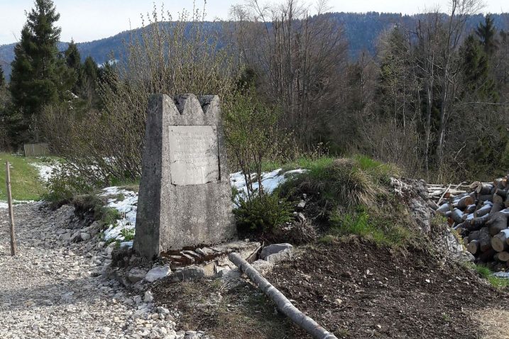 Spomenik u Ulici Stara cesta u Pargu / Foto Marinko KRMPOTIĆ