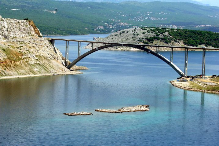 Najveći porast broja stanovnika bilježe otoci mostovima povezani s kopnom, poput Krka  / snimio S. JEŽINA