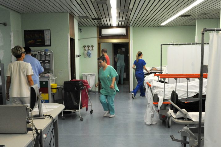 Umjesto pravim hitnoćama, Hitni trakt se, ne svojom krivnjom, često mora baviti »običnim« bolesnicima / Foto  S. JEŽINA