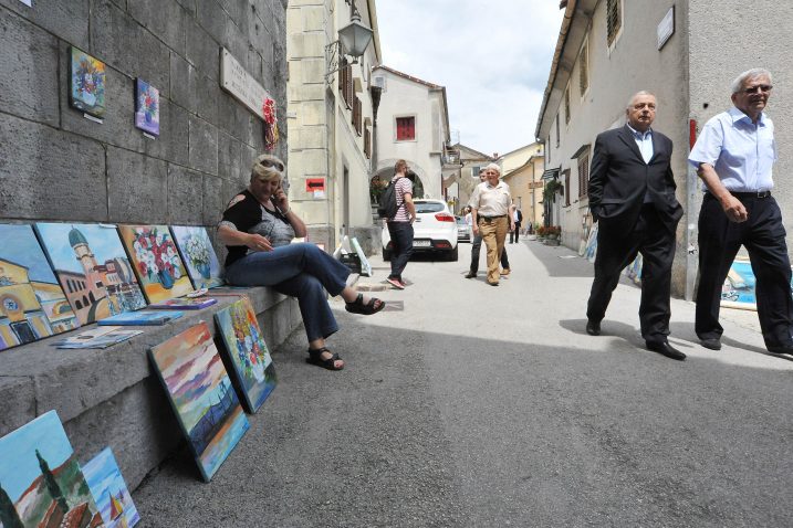 Izlošci preseljeni na više lokacija po starom centru / Foto Sergej Drechsler