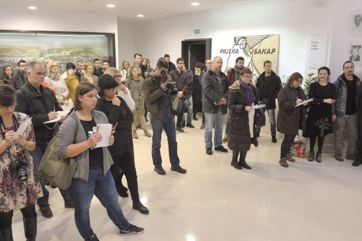 Izložba je otvorena u galeriji Plavi salon na prvom katu zgrade Grada Rijeke / Foto Vedran KARUZA