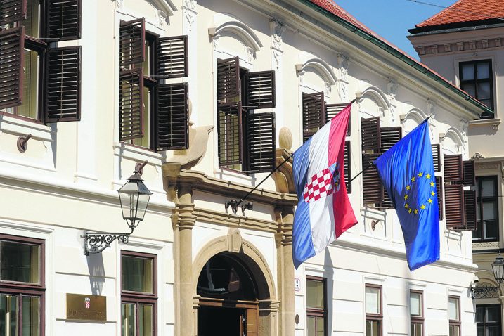 Iz Vlade sindikatima državnih službi stigla – odbijenica  / snimio D. JELINEK
