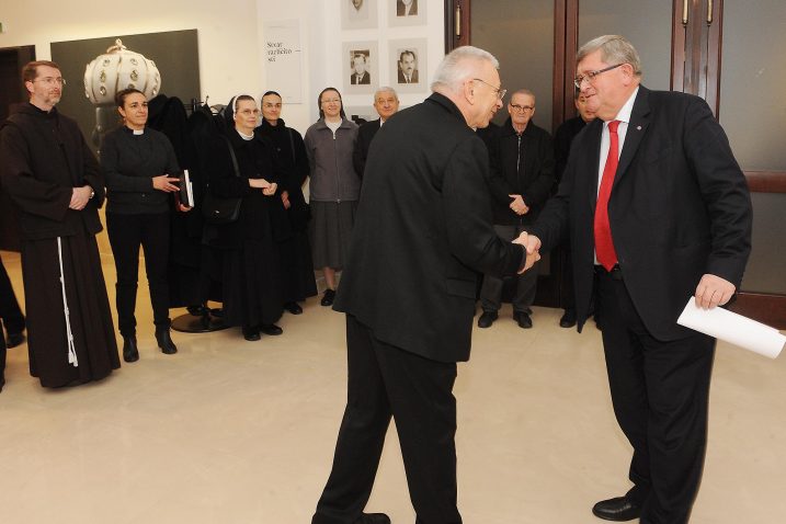 Riječki nadbiskup mons. dr. Ivan Devčić zahvalio se gradonačelniku što već tradicionalno na kraju godine okuplja vjerske zajednice, na taj način pridonoseći ekumenizmu /  Sergej DRECHSLER