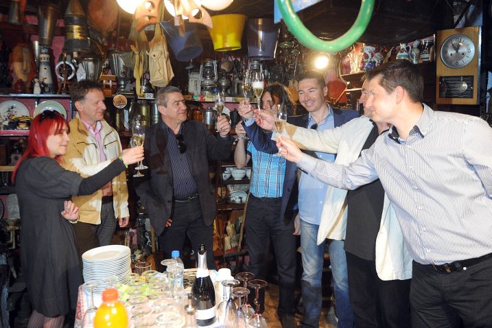 Zdravica za »ča« – Slavica Mrkić Modrić, Robert Pilepić, Denis Žužić, Aleksandar Valenčić, Neno Pavinčić, Voljen Grbac i Dean Pustijanac