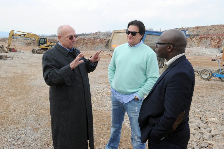 ULAGANJE U BUDUĆNOST –  Gabriele Volpi, Damir Mišković i Dean Šćulac, Wale Tinubu tijekom jučerašnjeg obilaska rujevičkog gradilišta / Foto: R. BRMALJ