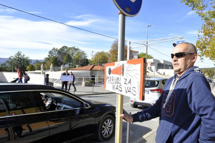 Zlatko Šakić u poslijepodnevnoj akciji dobio i »pojačanje«  / snimio  S. JEŽINA