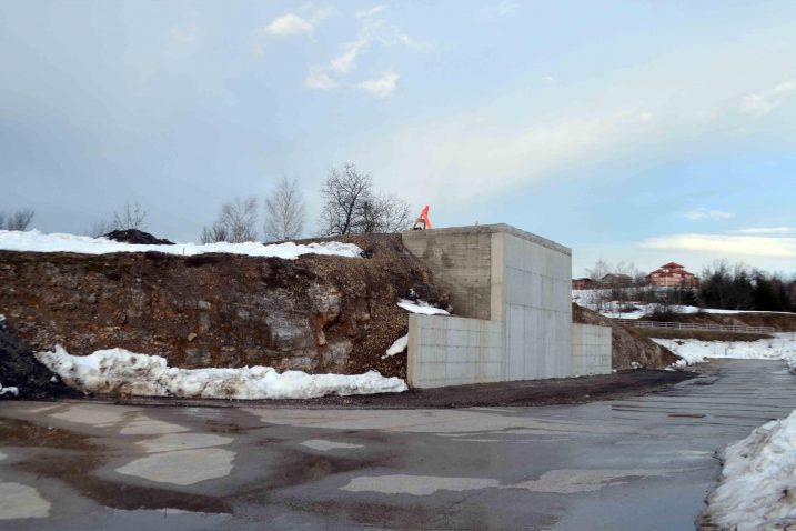 Privremena pretovarna stanica, prva u Gorskom kotaru, omogućit će Vrbovskom da od 15. travnja šalje otpad prema Marišćini  / snimio  M. KRMPOTIĆ