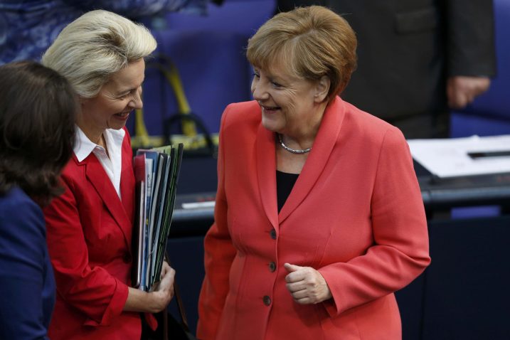Ursula von der Leyen i Angela Merkel / Foto Reuters