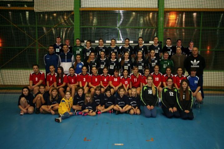 Sve crikveničke rukometašice na okupu – ŽRK Murvica / Foto Anto RAVLIĆ