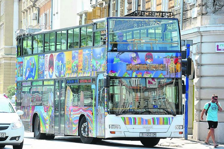 Turističkim autobusom u nova znanja / Snimio Vedran Karuza