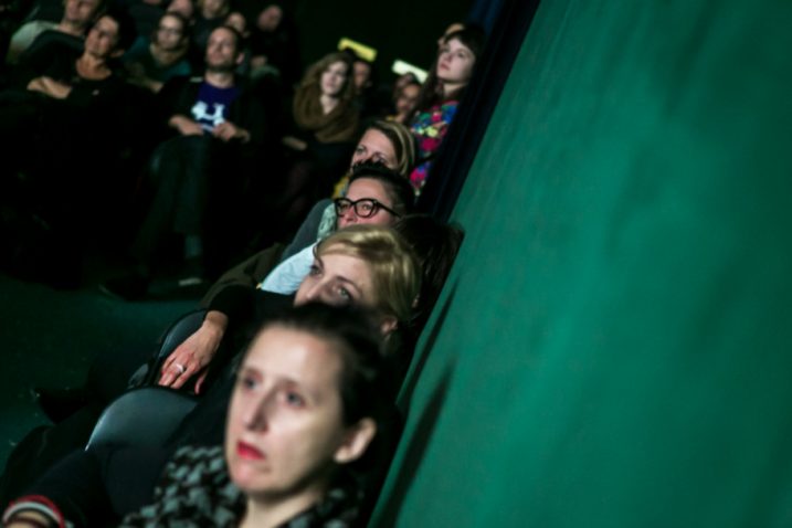 Mnoge projekcije su rasprodane, sjedi se na pomoćnim stolicama, a na nekima bogme i stoji / Foto ZFF