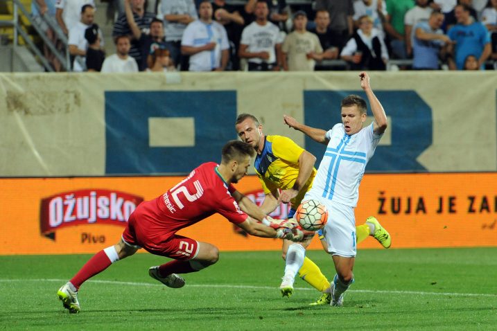 NOVI DUEL – Josip Posavec (Inter) i Roman Bezjak (Rijeka) / Foto S. JEŽINA