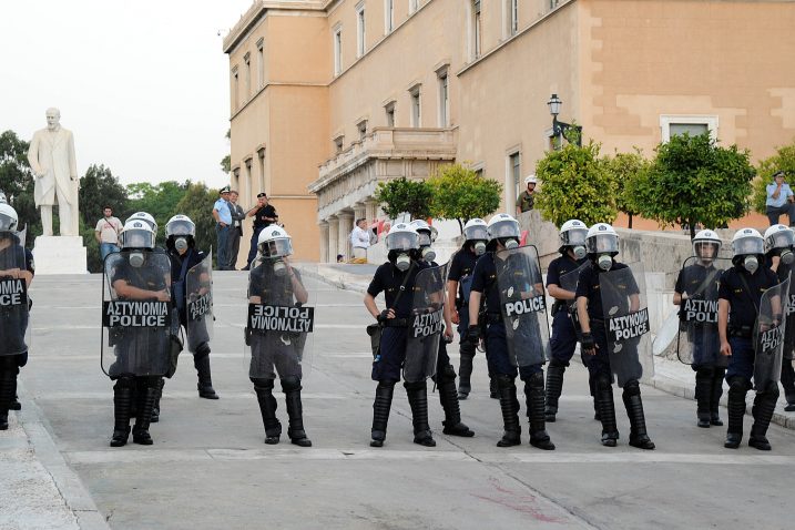 Sindikati se uglavnom danas bore organizirajući kratkotrajne masovne demonstracije koje nerijetko okončavaju i sukobima / arhiva NL