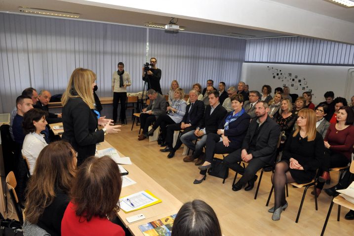 Sastanak ravnatelja osnovnih škola iz PGŽ-a održan u Lovranu koji ide u energetsku obnovu / snimio S. JEŽINA