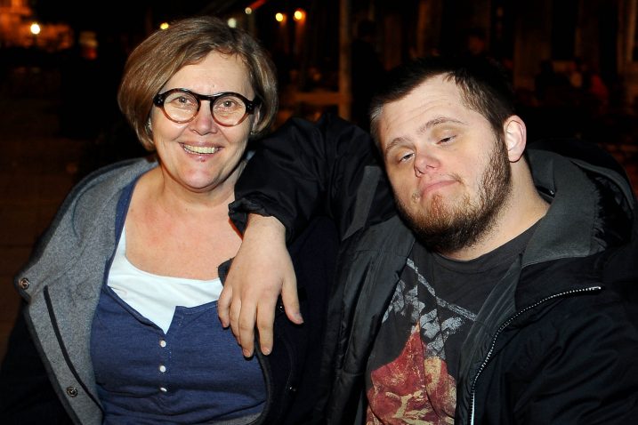 Mama Irena Galogaža i njezin sin Gogo imaju svoje posebne, od ostalih ukućana ukradene trenutke / Foto Damir ŠKOMRLJ