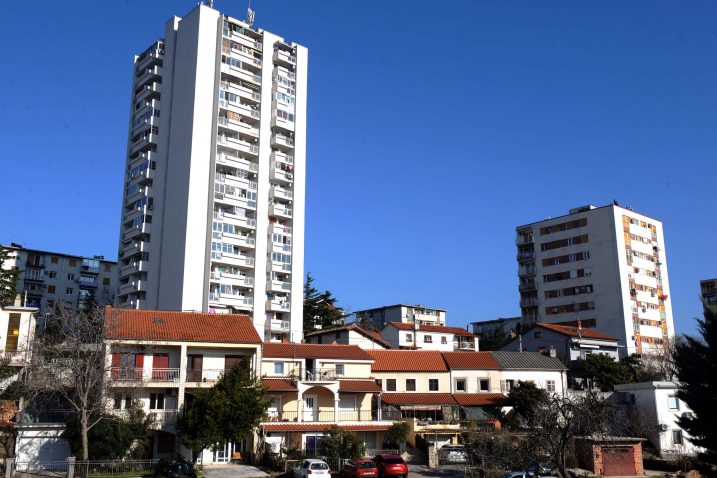 Neboder na Donjoj Vežici u ulica Andrije Peruča gdje je pronađeno tijelo, Foto. M. GRACIN