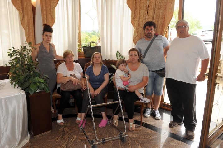 Obitelj Milanović živjela je od svog rada, a sada, izbačena iz kuće, ovisi o milosti drugih / snimio V. karuza