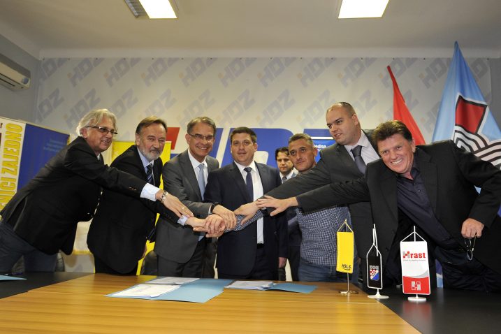 Potpisnici koalicijskog sporazuma na Jadranskom trgu 1 / snimio S. JEŽINA