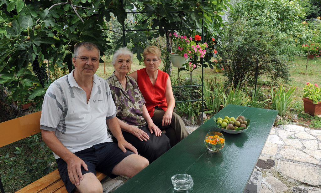 Okućnica stanara u Ulici Podpinjol u Rijeci / Foto Roni BRMALJ