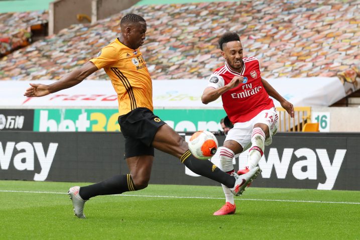 Willy Boly (Wolverhapton) i Pierre-Emerick Aubameyang (Arsenal)/Foto REUTERS