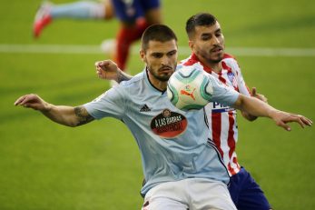 Okay Yokuslu (Celta Vigo) i Angel Correa (Atletico Madrid)/Foto REUTERS