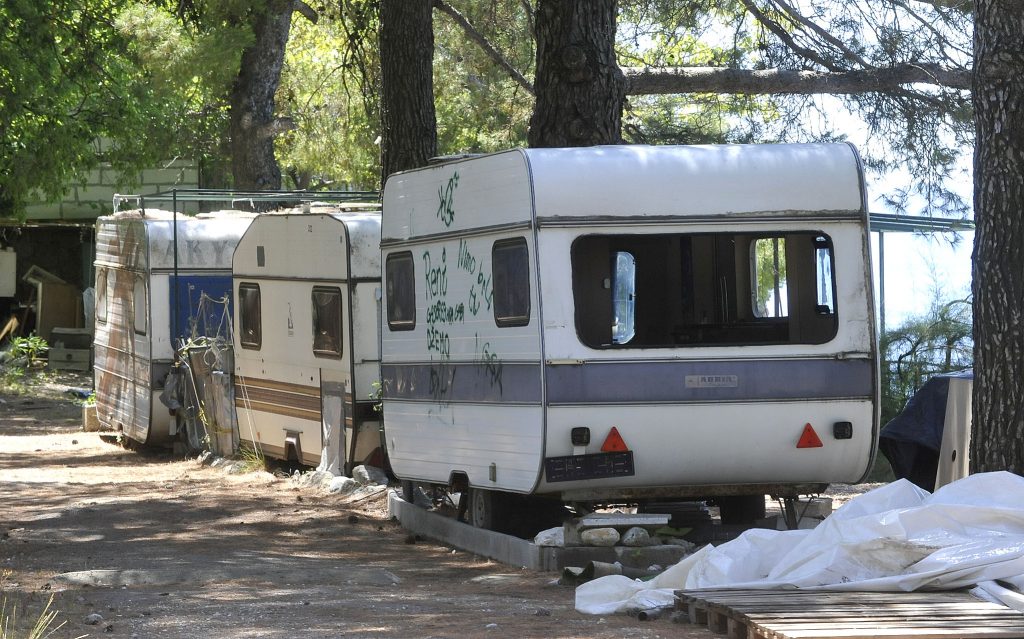 U kampu je još desetak ostataka kamp-kućica / Foto S. DRECHSLER