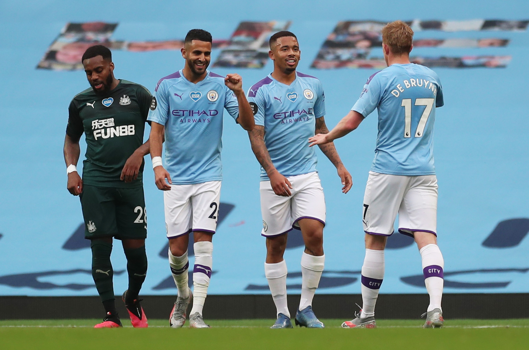 Man city vs newcastle live. Манчестер Сити Ньюкасл Юнайтед. Ман Сити Ньюкасл. Манчестер Сити Ньюкасл. Man City England Players.