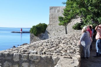 Iako se na krčkim ulicama ipak osjeća ljetna živost, rezultati su još uvijek daleko od uobičajenih / Snimio M. TRINAJSTIĆ