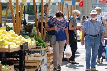 Sudeći po gužvi među štandovima, građani se ne boje epidemije / Foto M. GRACIN
