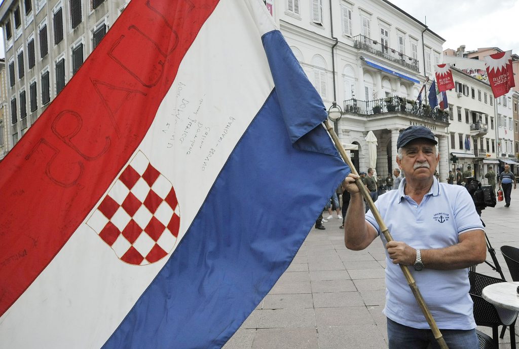  Borivoj Oblak se pojavio s istom onom zastavom s kojom je došao u Rijeku 1995. godine