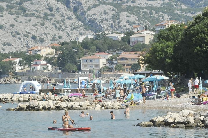 Mašemo vam s ove prekrasne plaže / Snimio S. DRECHSLER