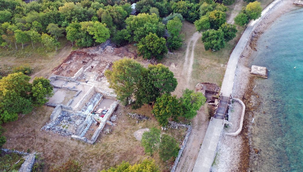 Arheološka istraživanja na lokalitetu Mirine - Fulfinum ove su godine bila koncentrirana na sektor kasnoantičke vile u kojem je prije tri godine pronađen glasoviti bjelokosni Mirinski češalj / Foto M.C.BULLY