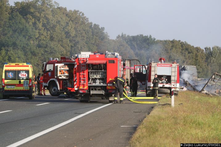 U stravičnoj nesreći na autocesti A3 kod Ježeva poginulo je dvoje vozača šlepera nakon sudara i zapaljenja čak pet vozila / Foto ZELJKO LUKUNIC/PIXSELL