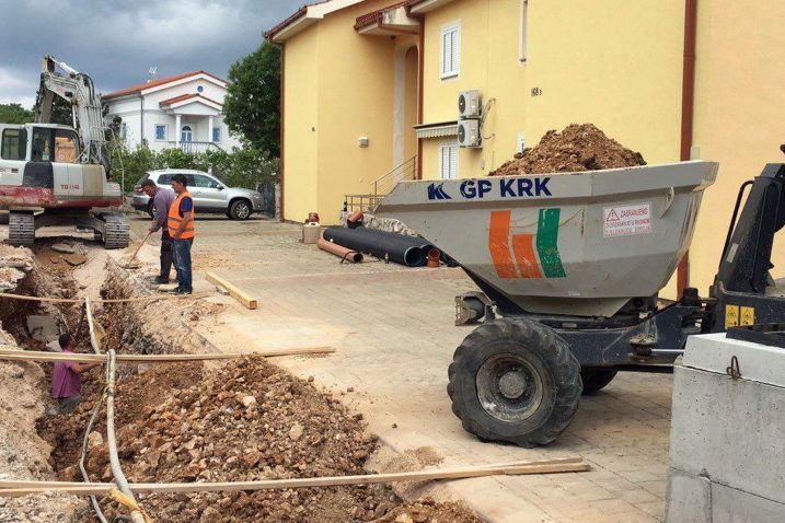 : Radovi na izgradnji kanalizacijskog sustava na otoku Krku idu prema svome kraju / Snimio M. TRINAJSTIĆ