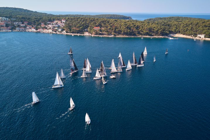 Sudionici Lošinjske regate uhvaćeni iz zraka/S. TARIBA