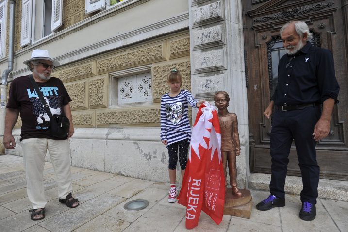 Zvonimir Kamenar, Petra Ivošević, Goran Moravček i - skulptura / Foto: D. ŠKOMRLJ