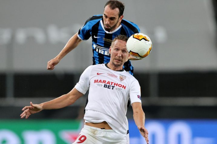 Luuk de Jong i Diego Godin/Foto REUTERS