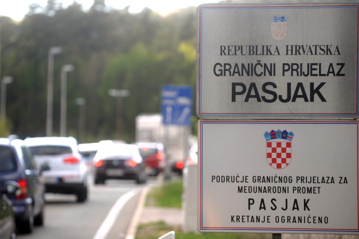 Schengenska uredba, čija primjena rezultira kilometarskim kolonama, kolikogod bila rigidna i neživotna, neće tek tako biti promijenjena / Foto Marko GRACIN