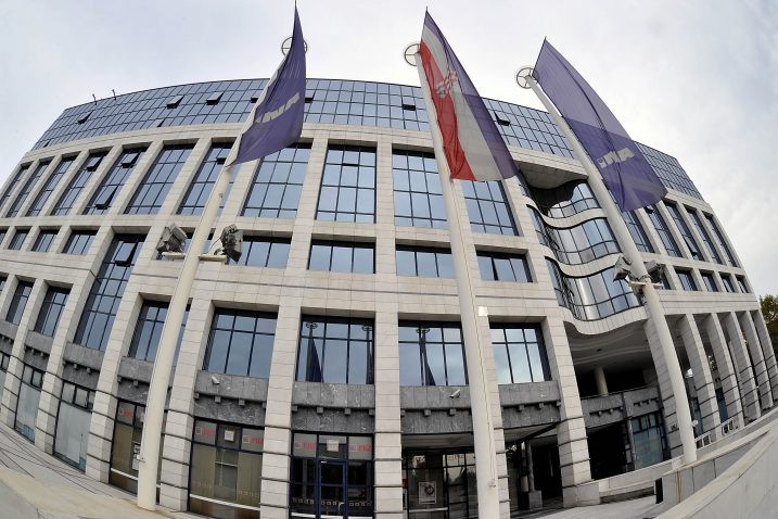 Zbog izgubljene arbitraže za Inu pred sudom u Ženevi, a sada i odbačene žalbe, trenutno se na zastupnike hrvatske strane okomljuju bezimeni moralisti / Foto Nenad REBERŠAK