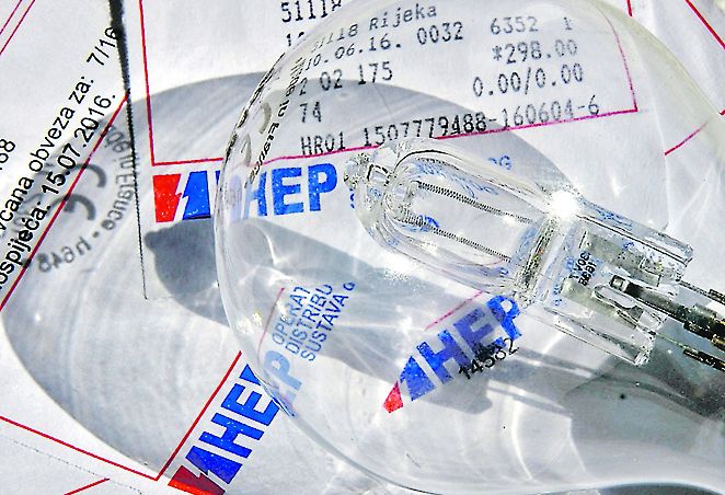 Za razliku od kućanstava, PDV za gospodarstvo nije mijenjan, pa su oni koji u proizvodnom procesu troše velike količine električne energije u bezizlaznoj situaciji / Foto Silvano JEŽINA