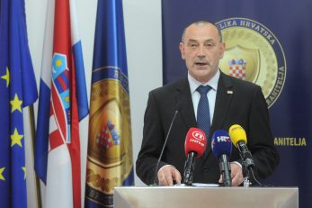 Ministar hrvatskih branitelja Tomislav Medved više je pripadnik veteranskih udruga nego što je ministar / Foto Darko JELINEK