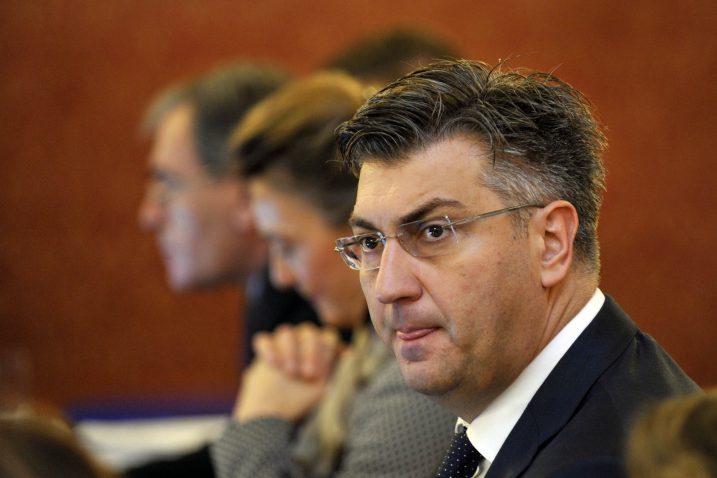 Podrška HDZ-u pada zbog nejasne i kontradiktorne politike koja struji iz stranke / Foto Davor KOVAČEVIĆ