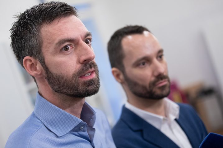 Ivo Šegota i Mladen Kožić na konferenciji za novinare, održanoj povodom odluke Ustavnog suda da imaju pravo na udomljavanje djeteta, foto: Dario Puklavec / PIXSELL