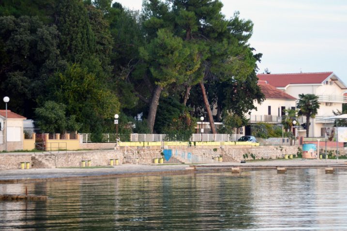 Veliko odmaralište Hrvatskih pošta u Sukošanu prostire se na čak 13 tisuća četvornih metara smještenih u lijepoj uvali / Foto V. BRKIĆ