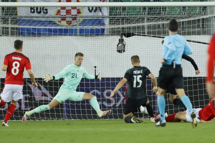 Mario Pašalić zabija pobjednički pogodak/Foto REUTERS