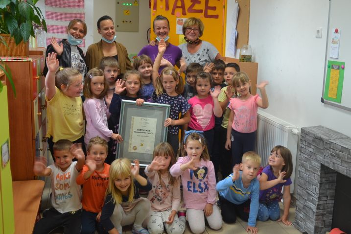 Presretne Maze sa svojim tetama / Foto M. KRMPOTIĆ